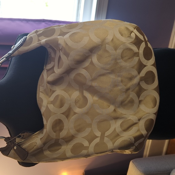 Authentic Coach Hobo Bag Excellent Condition Gold and Beige & Free shipping!!!! - Picture 3 of 12